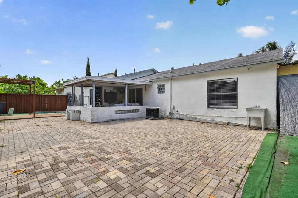 5639 Ithaca Circle E Lake Worth, FL 33463