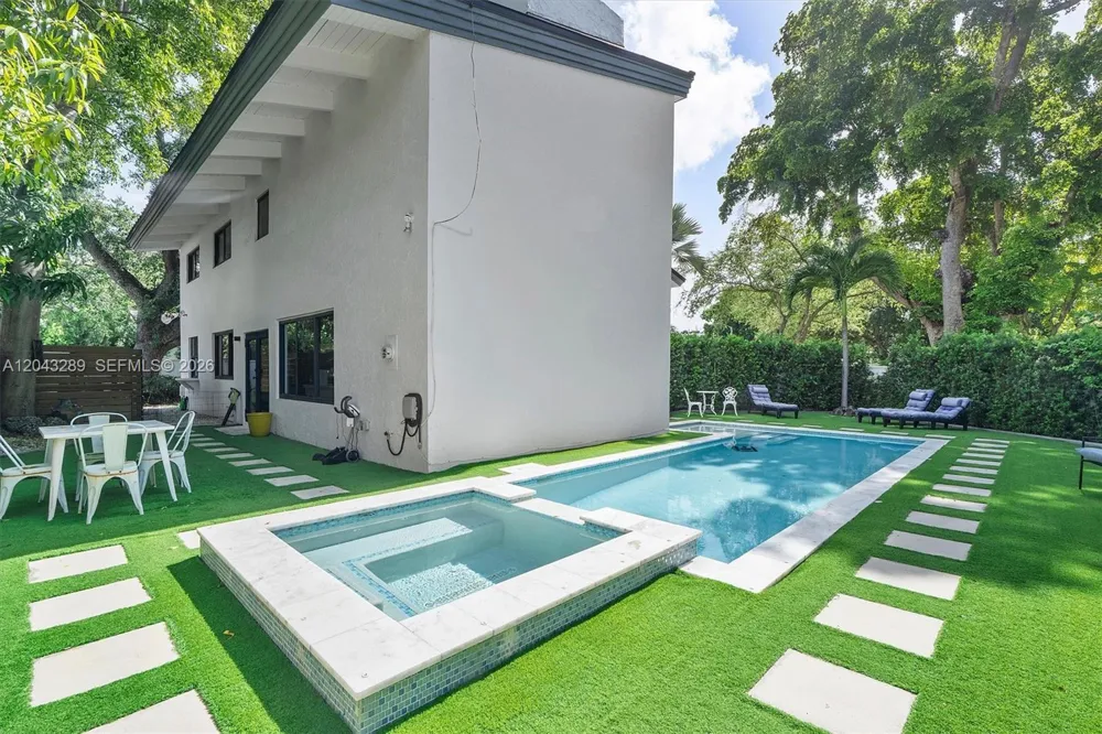 9200 NE 12th Ave Miami Shores, FL 33138