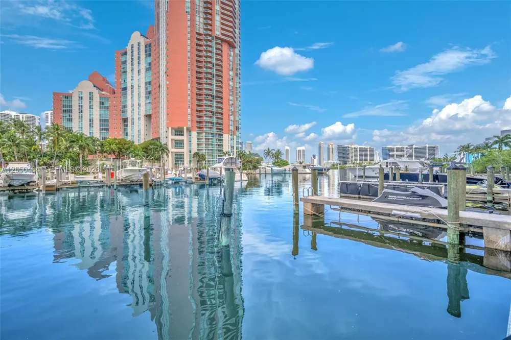 3340 NE 190th St #1206 Aventura, FL 33180