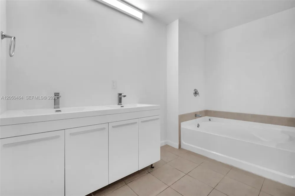 3340 NE 190th St #1206 Aventura, FL 33180