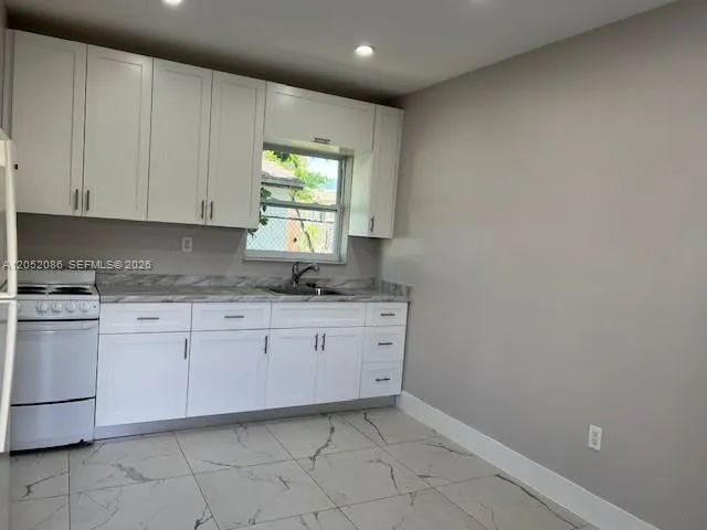 922 NW 2nd St #4 Miami, FL 33128