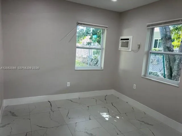 922 NW 2nd St #4 Miami, FL 33128