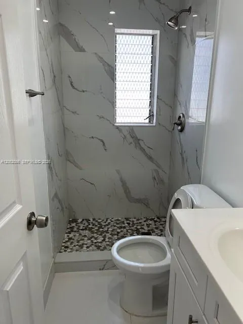 922 NW 2nd St #4 Miami, FL 33128