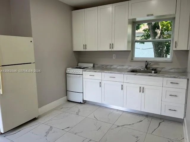 922 NW 2nd St #4 Miami, FL 33128