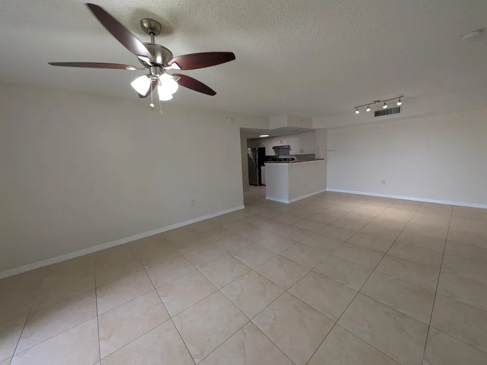 5011 Wiles Road #208 Coconut Creek, FL 33073