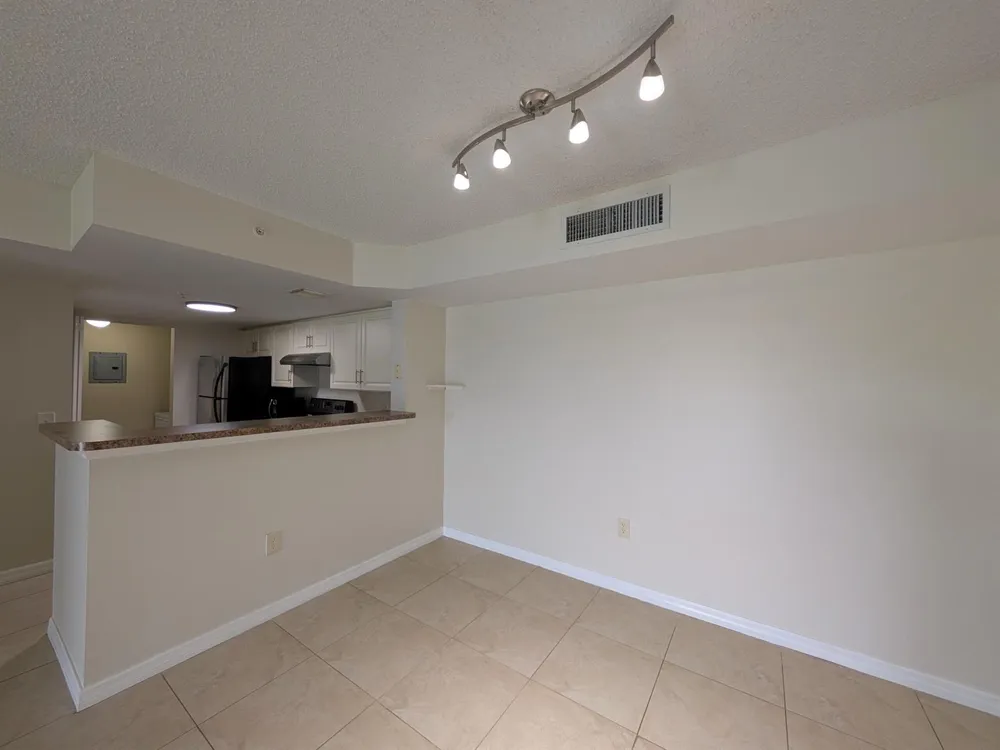 5011 Wiles Road #208 Coconut Creek, FL 33073