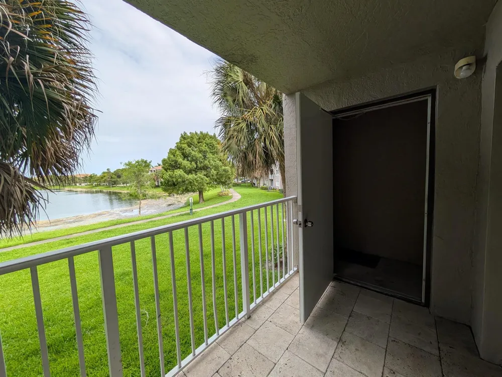 5011 Wiles Road #208 Coconut Creek, FL 33073