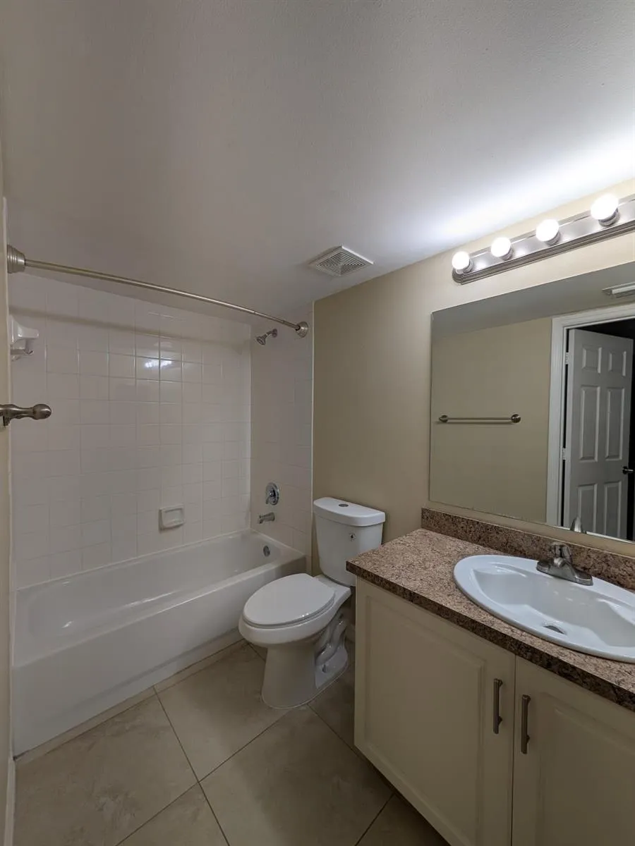 5011 Wiles Road #208 Coconut Creek, FL 33073