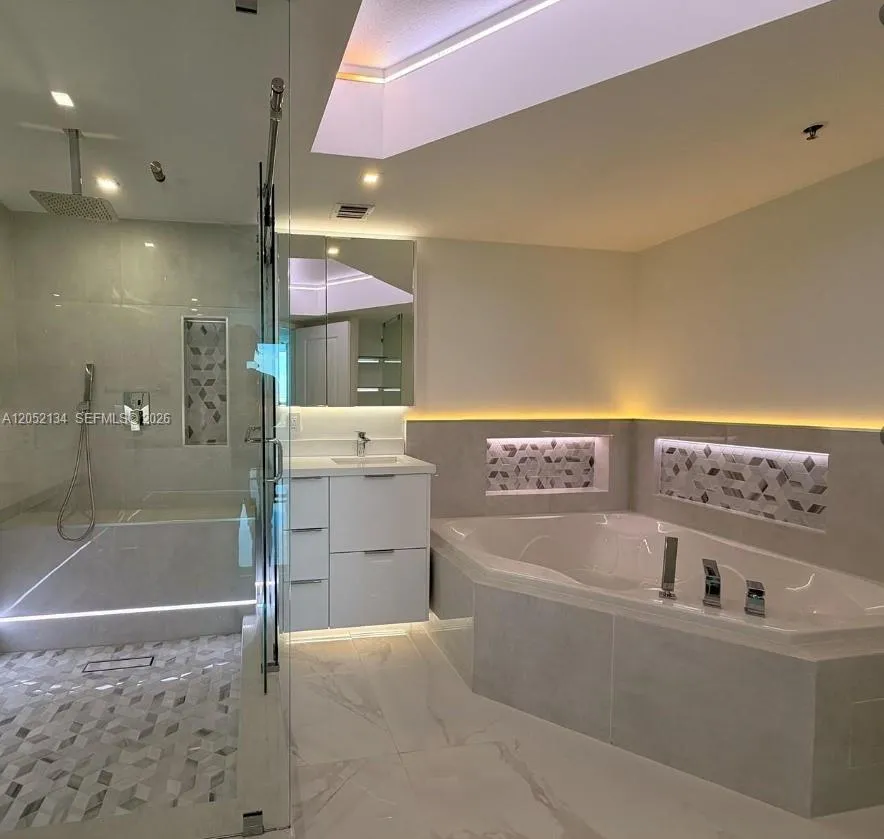 2641 Flamingo Rd #2208N Sunrise, FL 33323