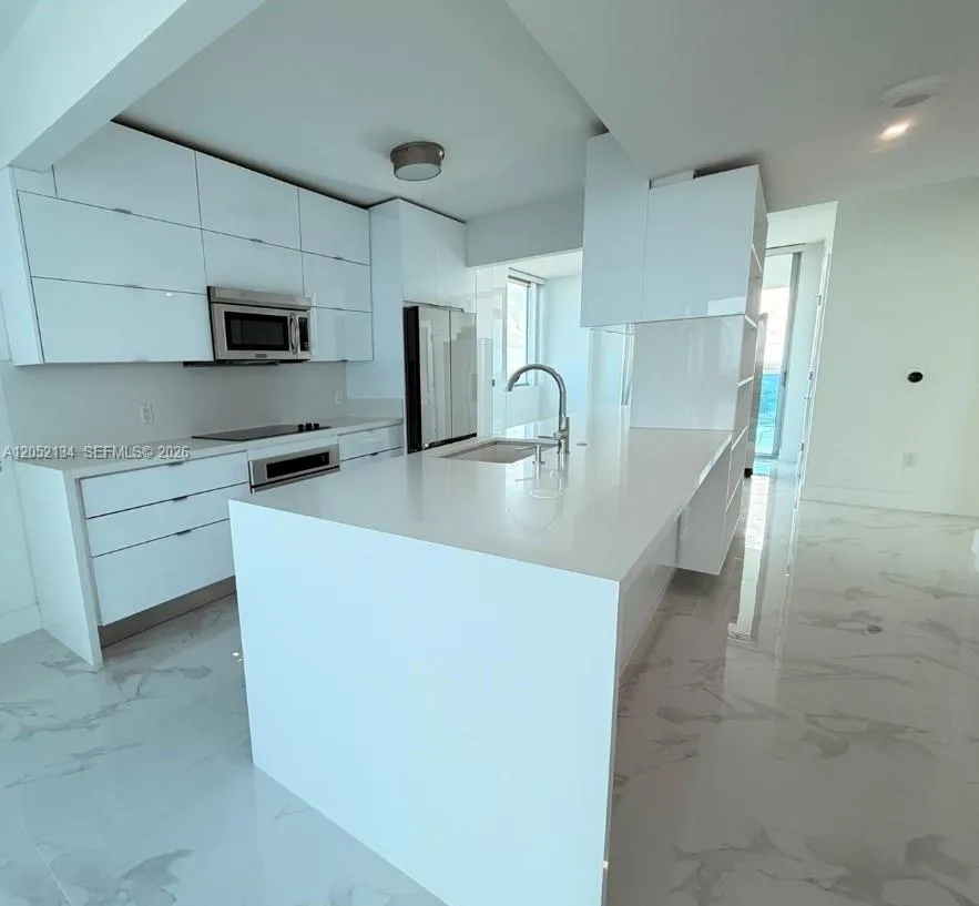 2641 Flamingo Rd #2208N Sunrise, FL 33323