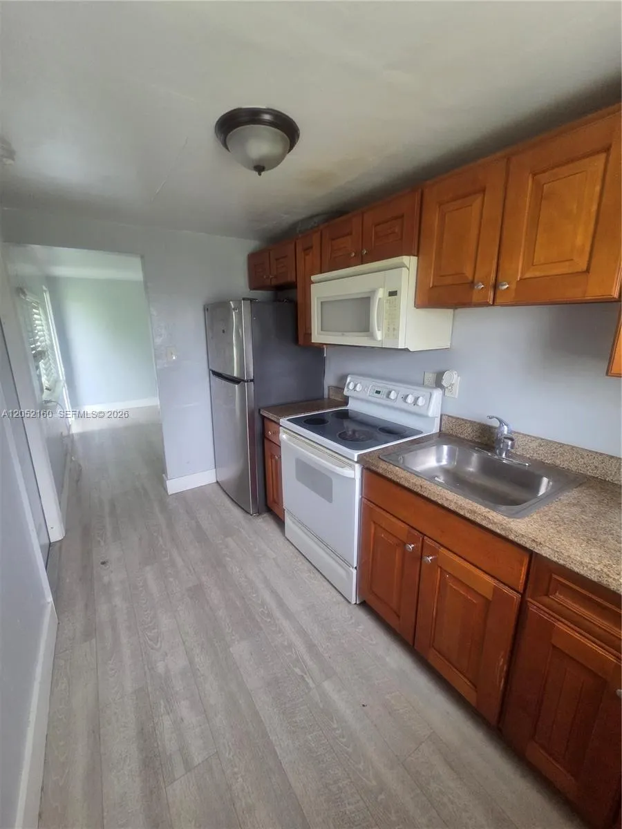 4017 SW 24th St #4 West Park, FL 33023