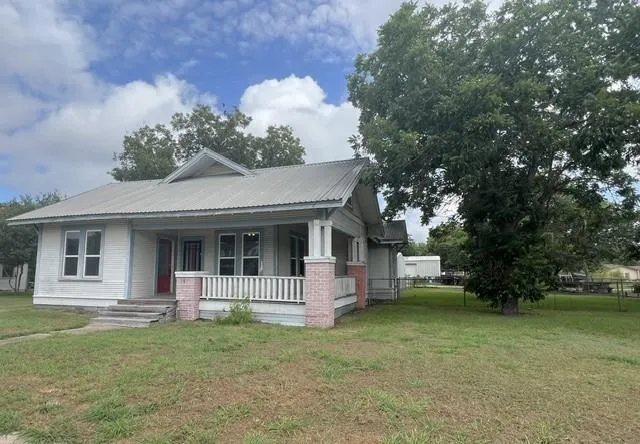 115 Summit Street Schulenburg, TX 78956