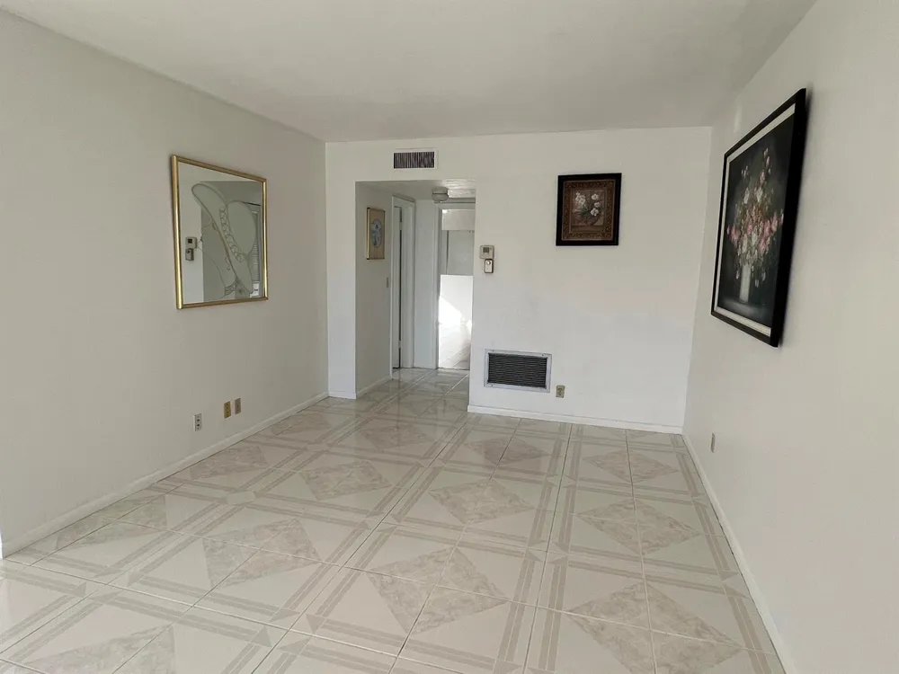 2840 Cynthia Lane #207 