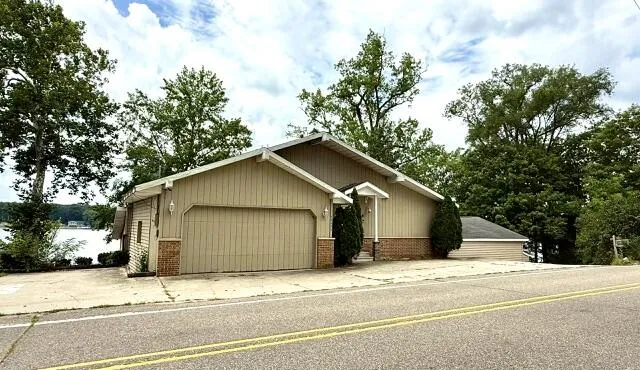 68404 Dailey Road Edwardsburg, MI 49112