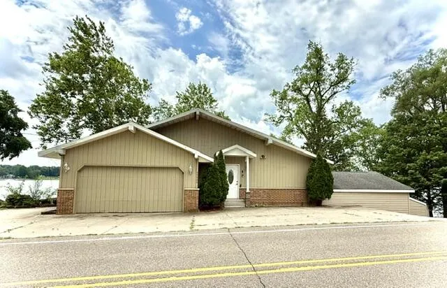68404 Dailey Road Edwardsburg, MI 49112