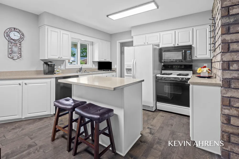 4473 Trail View NE Grand Rapids, MI 49525