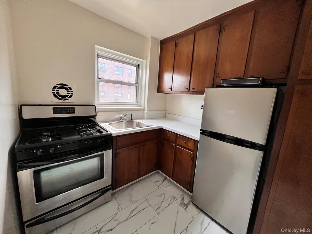 189 Drake Avenue #2C New Rochelle, NY 10805