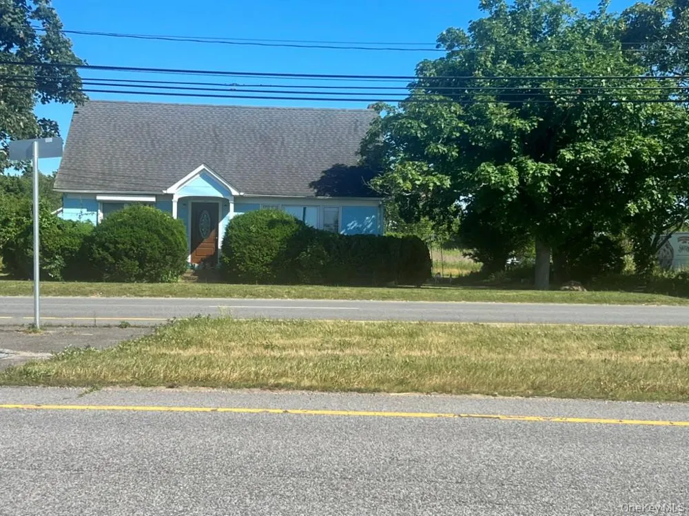 26170 County Road 48 Cutchogue, NY 11935