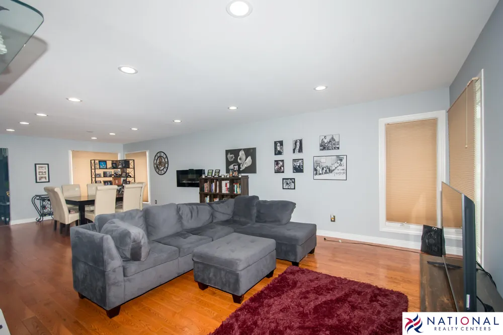 37709 Glengrove Drive Farmington, MI 48331
