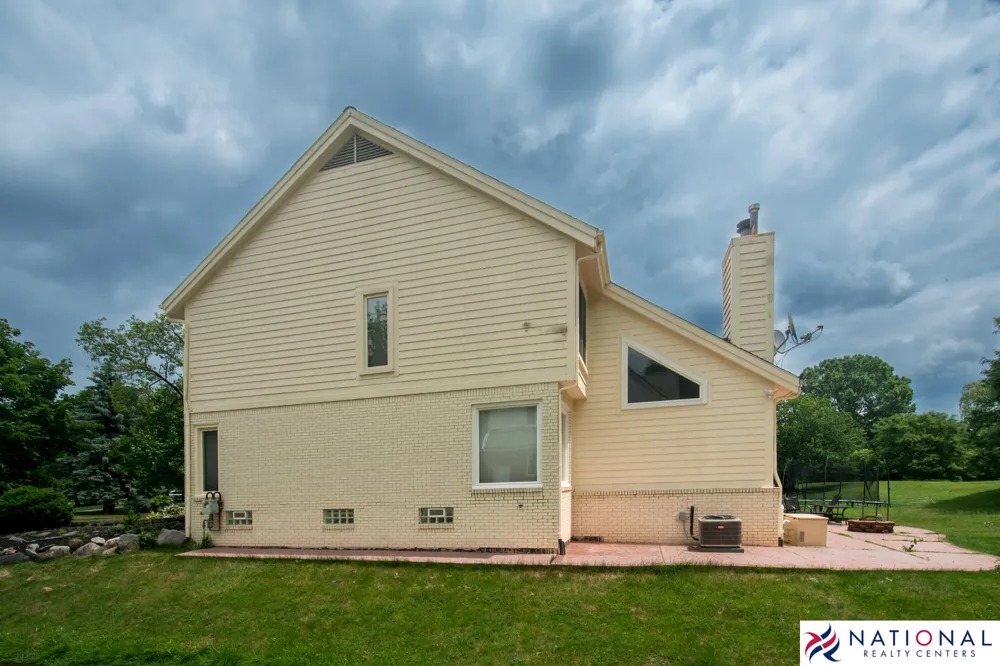 37709 Glengrove Drive Farmington, MI 48331