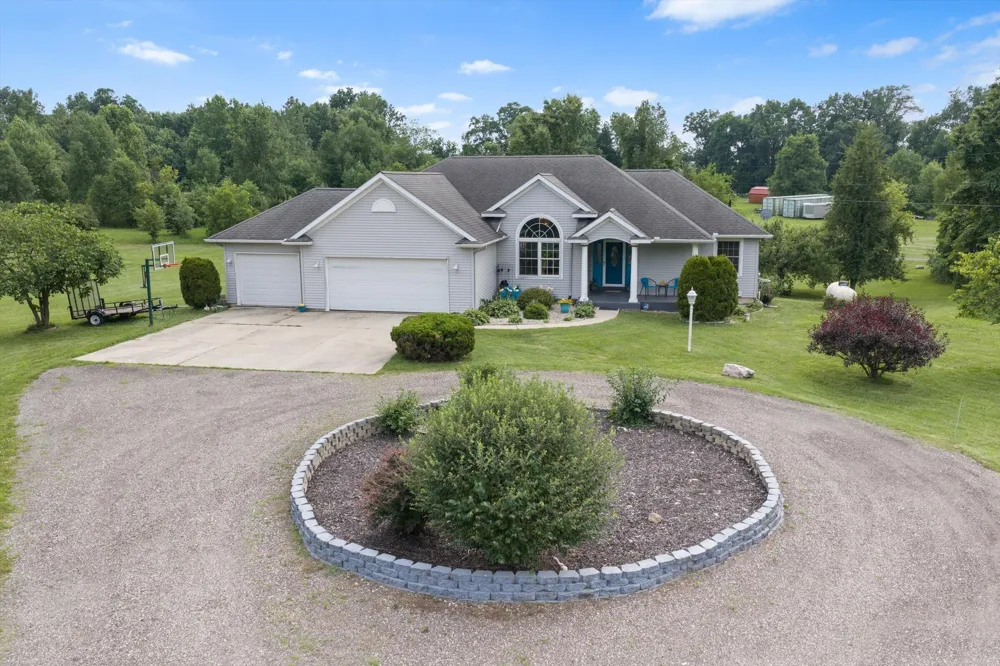 17883 Paradise Lake Vandalia, MI 49095