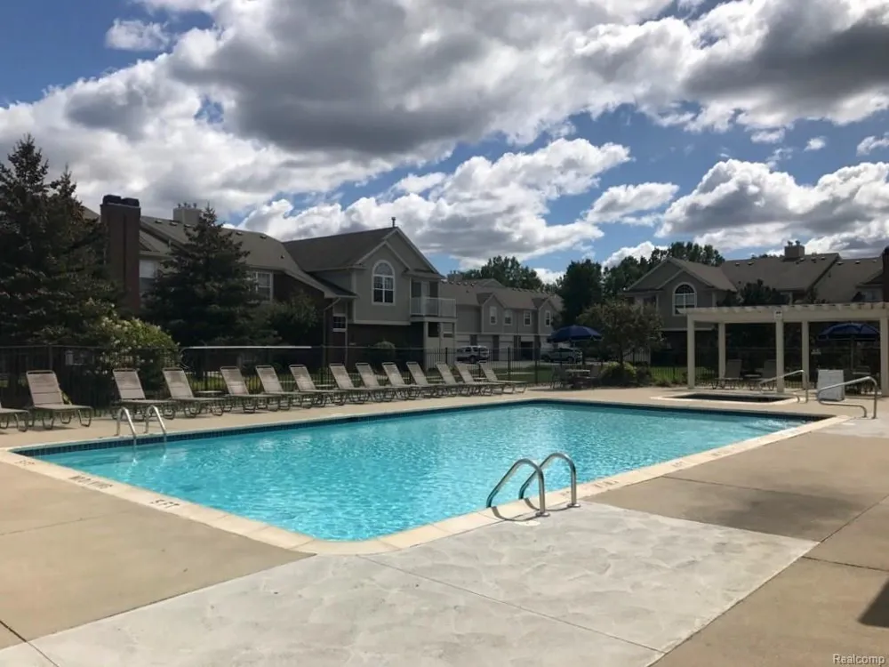 15459 Cornell Drive Clinton, MI 48038