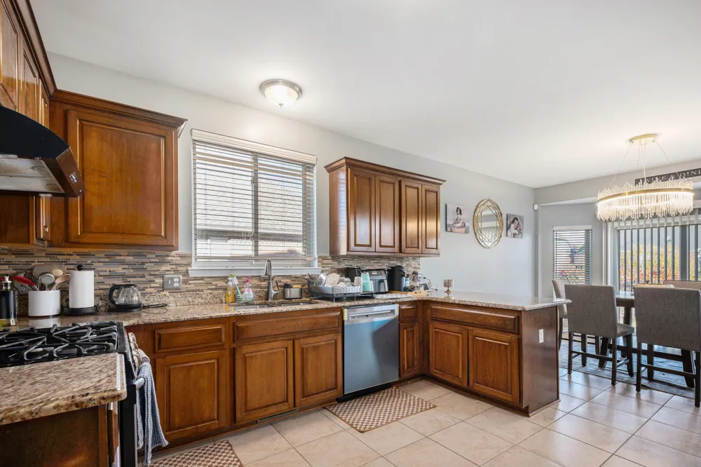 47376 Hidden Meadows Drive Macomb, MI 48044