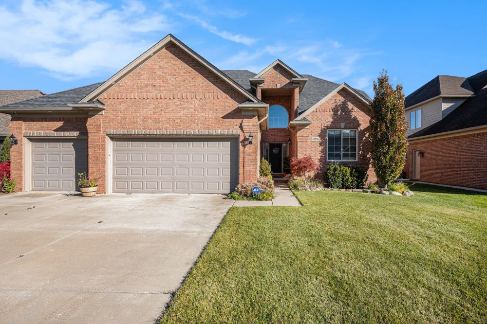 47376 Hidden Meadows Drive Macomb, MI 48044