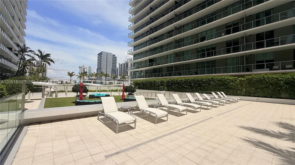 1111 SW 1st Ave #2223-N Miami, FL 33130