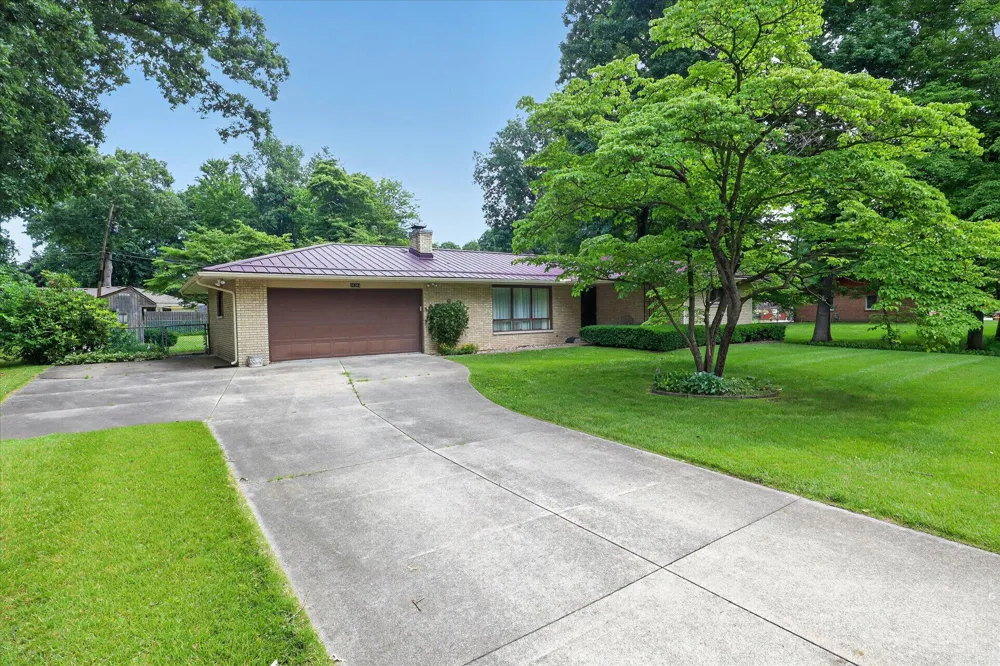 26384 Sweetbriar Street Edwardsburg, MI 49112