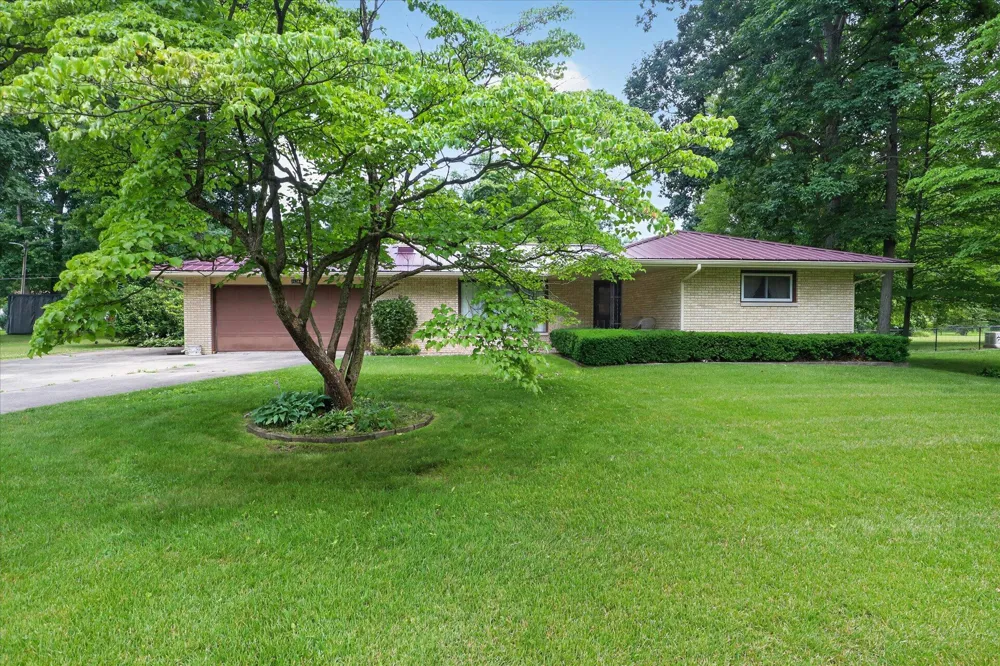 26384 Sweetbriar Street Edwardsburg, MI 49112