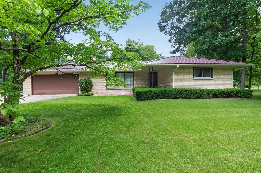 26384 Sweetbriar Street Edwardsburg, MI 49112