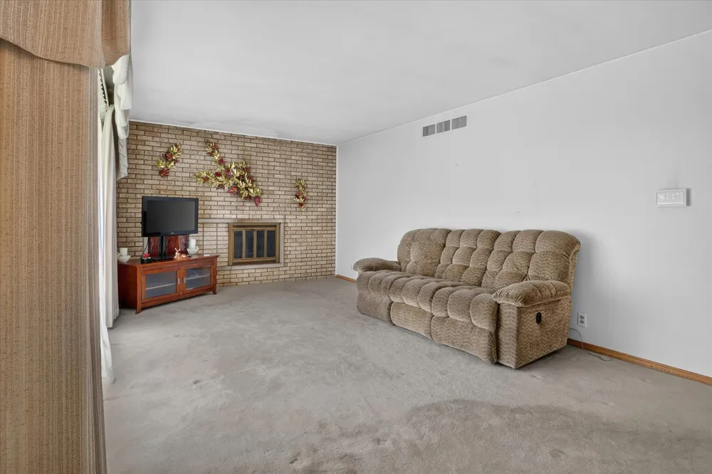 26384 Sweetbriar Street Edwardsburg, MI 49112