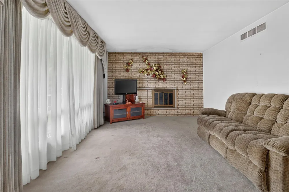 26384 Sweetbriar Street Edwardsburg, MI 49112