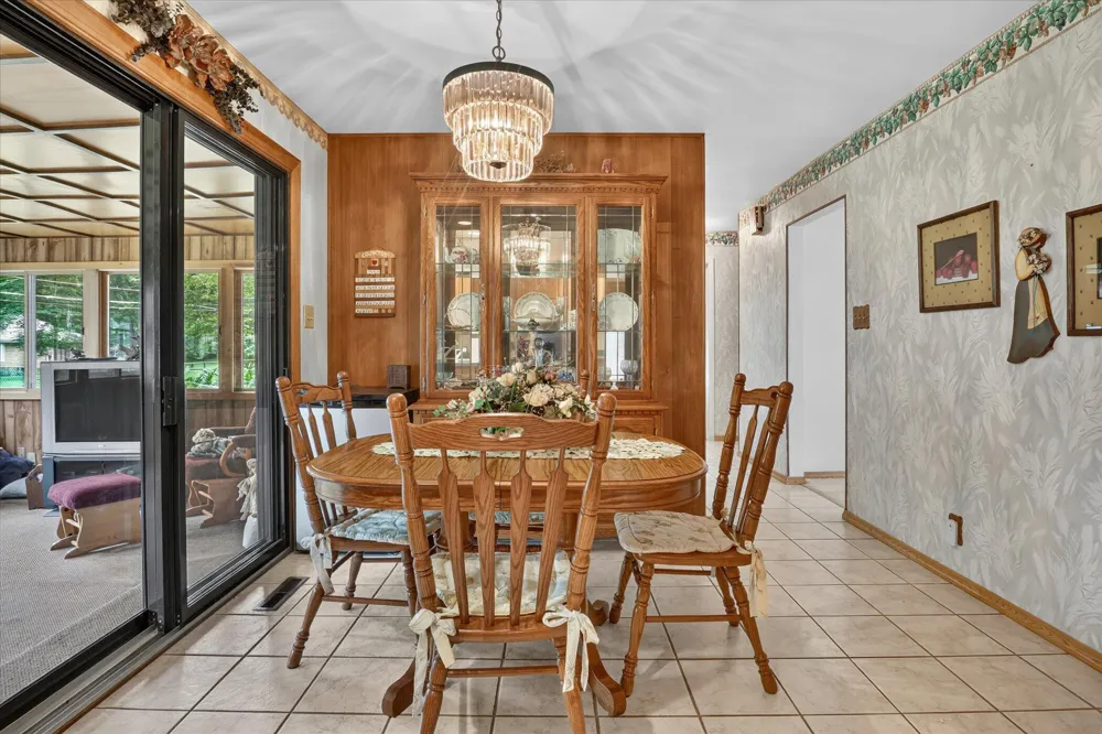 26384 Sweetbriar Street Edwardsburg, MI 49112