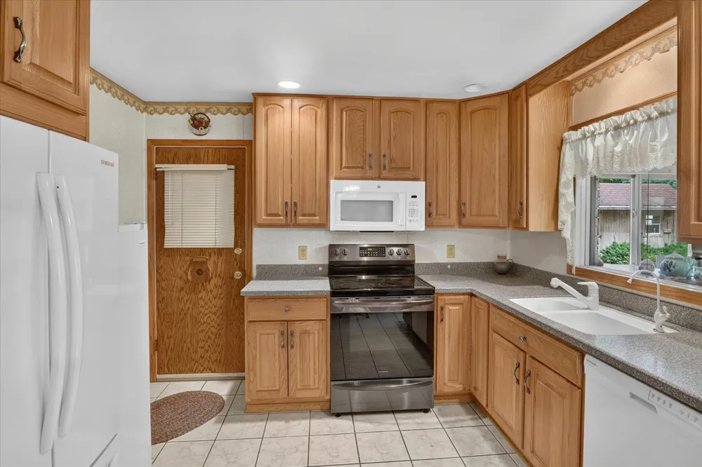 26384 Sweetbriar Street Edwardsburg, MI 49112