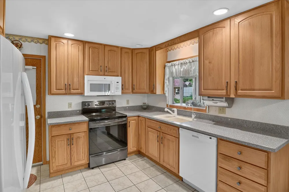26384 Sweetbriar Street Edwardsburg, MI 49112