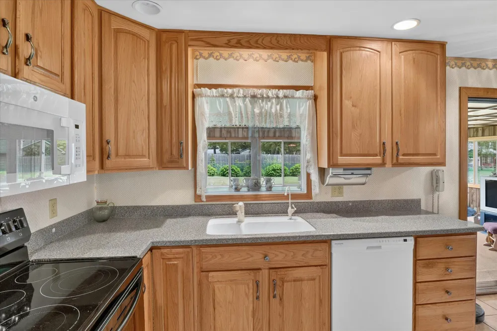 26384 Sweetbriar Street Edwardsburg, MI 49112