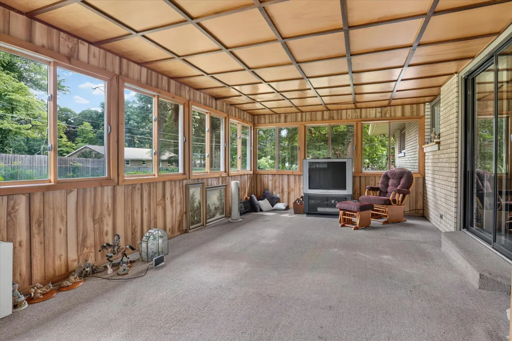 26384 Sweetbriar Street Edwardsburg, MI 49112