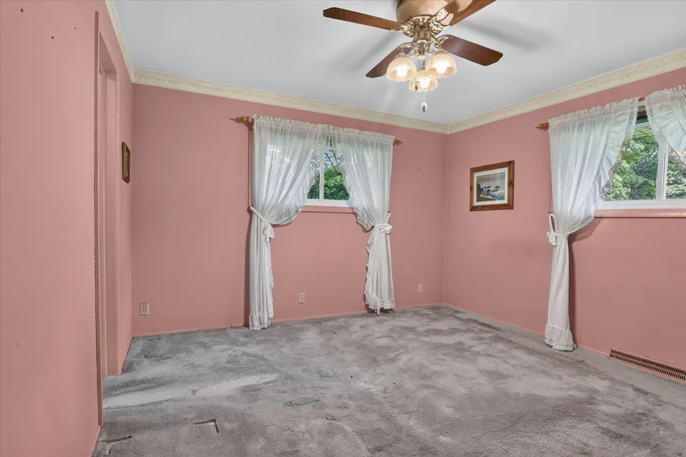 26384 Sweetbriar Street Edwardsburg, MI 49112