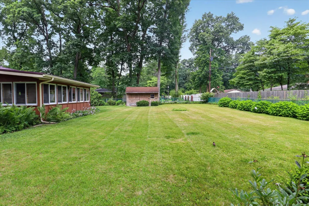 26384 Sweetbriar Street Edwardsburg, MI 49112
