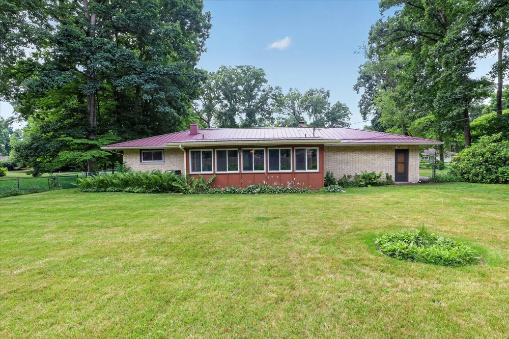 26384 Sweetbriar Street Edwardsburg, MI 49112