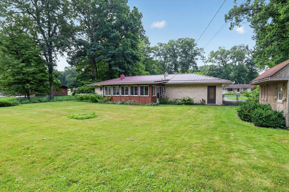 26384 Sweetbriar Street Edwardsburg, MI 49112