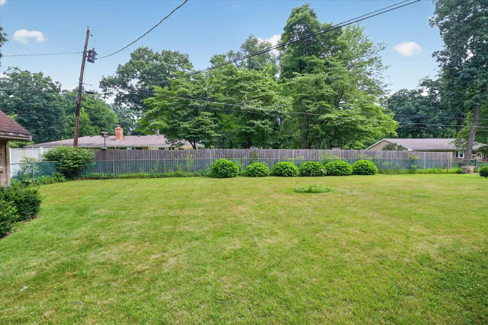 26384 Sweetbriar Street Edwardsburg, MI 49112