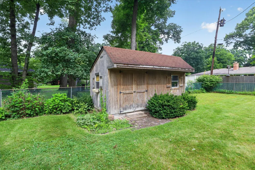 26384 Sweetbriar Street Edwardsburg, MI 49112