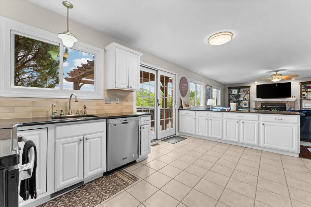9128 Meadow View Lane Saline, MI 48176