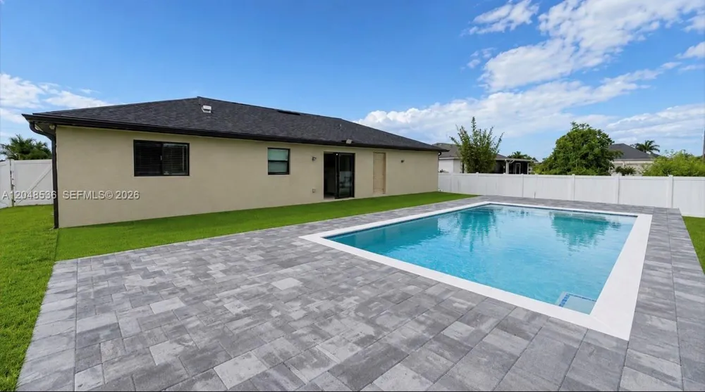 2208 NW 42ND PL Cape Coral, FL 33993