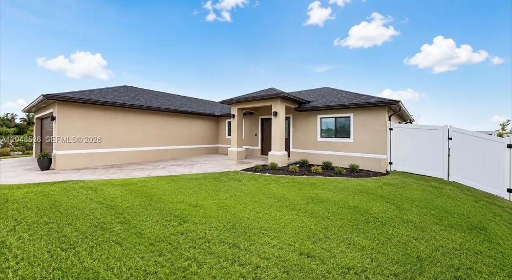 2208 NW 42ND PL Cape Coral, FL 33993