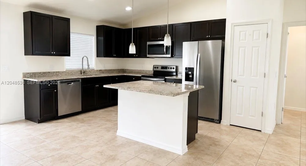 2208 NW 42ND PL Cape Coral, FL 33993