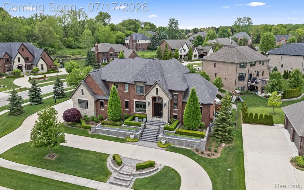 602 Wellington Circle Rochester Hills City, MI 48309